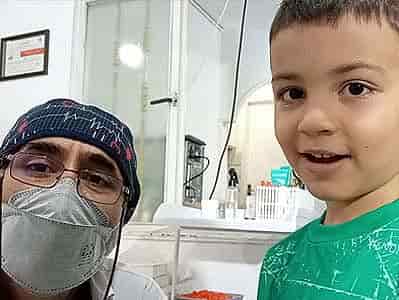 بهترین پزشک ختنه نوزادان و کودکان استاد دکتر بلندی